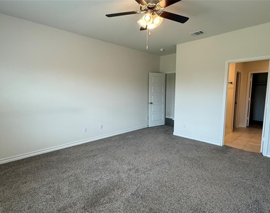 304 Duke Court - Photo Thumbnail 7
