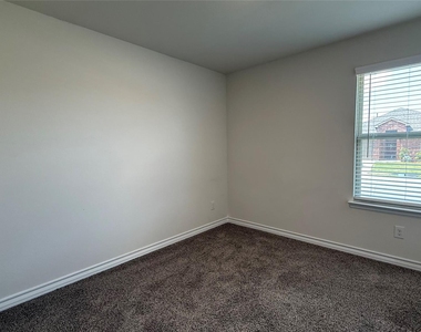 304 Duke Court - Photo Thumbnail 11