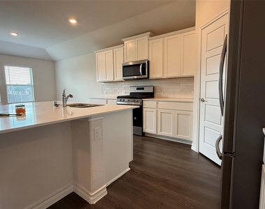 304 Duke Court - Photo Thumbnail 5