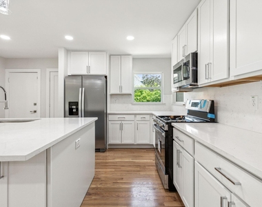 5917 Waggoner Drive - Photo Thumbnail 6