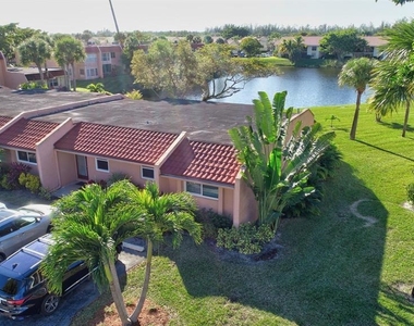 307 Lake Evelyn Drive - Photo Thumbnail 40