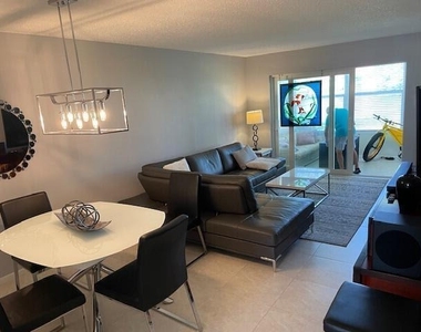 307 Lake Evelyn Drive - Photo Thumbnail 11