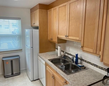 307 Lake Evelyn Drive - Photo Thumbnail 6