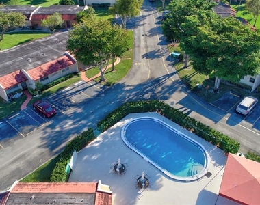 307 Lake Evelyn Drive - Photo Thumbnail 46