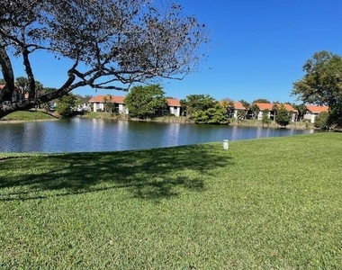 307 Lake Evelyn Drive - Photo Thumbnail 43