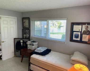 307 Lake Evelyn Drive - Photo Thumbnail 27