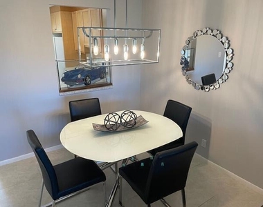 307 Lake Evelyn Drive - Photo Thumbnail 9