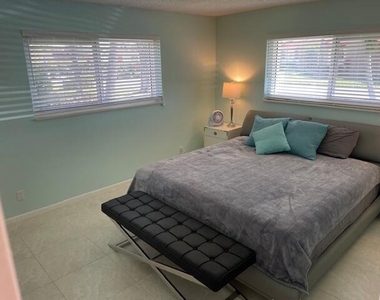 307 Lake Evelyn Drive - Photo Thumbnail 15