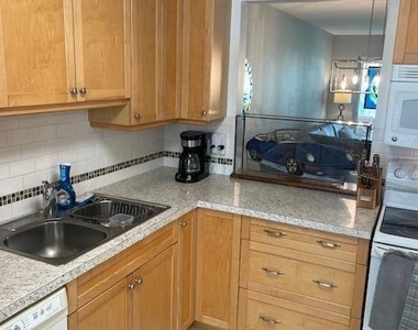 307 Lake Evelyn Drive - Photo Thumbnail 3