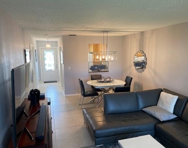 307 Lake Evelyn Drive - Photo Thumbnail 12