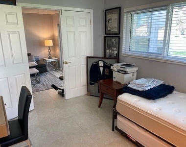 307 Lake Evelyn Drive - Photo Thumbnail 28