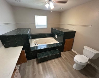 715 Eastham Lane - Photo Thumbnail 9