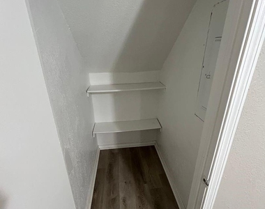 715 Eastham Lane - Photo Thumbnail 5