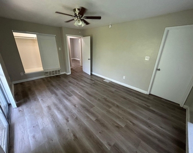 715 Eastham Lane - Photo Thumbnail 13