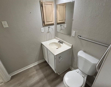 715 Eastham Lane - Photo Thumbnail 7