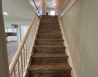715 Eastham Lane - Photo Thumbnail 8