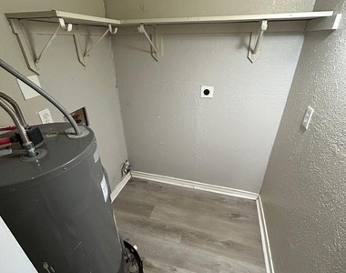 715 Eastham Lane - Photo Thumbnail 6