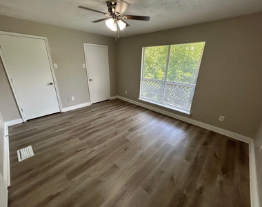 715 Eastham Lane - Photo Thumbnail 16
