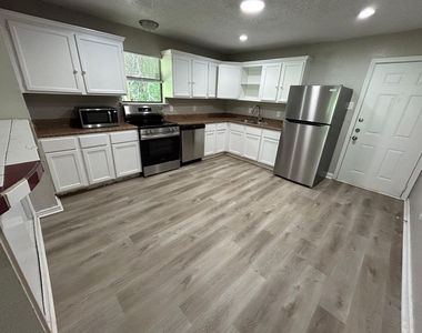 715 Eastham Lane - Photo Thumbnail 3