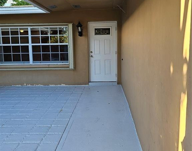 9431 Nw 24th Place - Photo Thumbnail 3