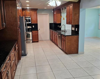 9431 Nw 24th Place - Photo Thumbnail 4
