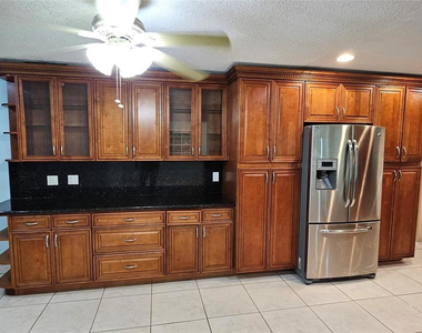 9431 Nw 24th Place - Photo Thumbnail 5