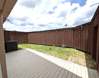 3302 Townbluff Place - Photo Thumbnail 24