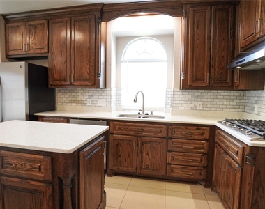1306 Havenrock Drive - Photo Thumbnail 8