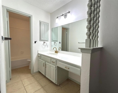 333 Melrose Drive - Photo Thumbnail 11
