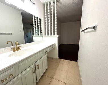 333 Melrose Drive - Photo Thumbnail 13