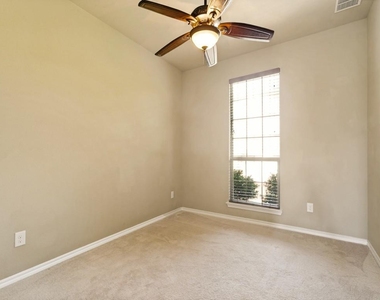 4009 Kensington Drive - Photo Thumbnail 14