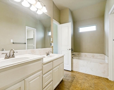 4009 Kensington Drive - Photo Thumbnail 20
