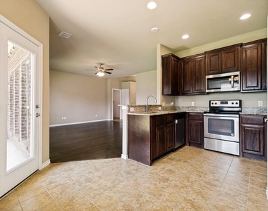 4009 Kensington Drive - Photo Thumbnail 9