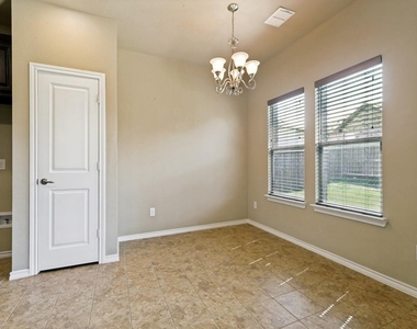 4009 Kensington Drive - Photo Thumbnail 8