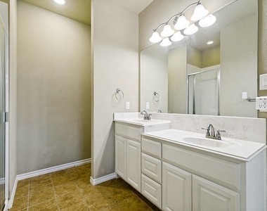 4009 Kensington Drive - Photo Thumbnail 19