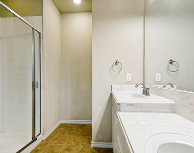 4009 Kensington Drive - Photo Thumbnail 21