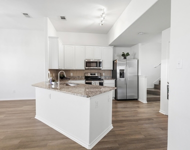 5315 Crimson Oaks Drive - Photo Thumbnail 7