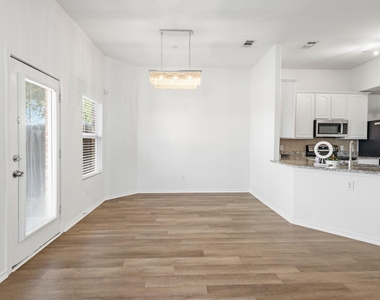 5315 Crimson Oaks Drive - Photo Thumbnail 8
