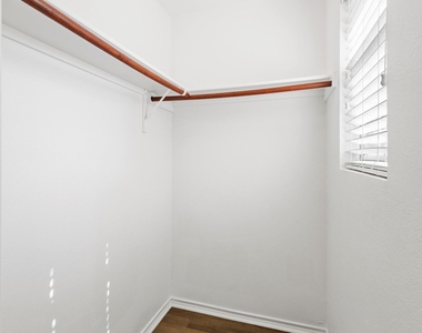 5315 Crimson Oaks Drive - Photo Thumbnail 15