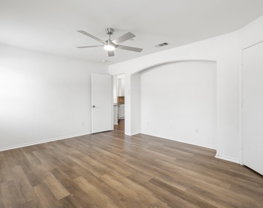 5315 Crimson Oaks Drive - Photo Thumbnail 10