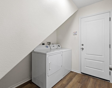5315 Crimson Oaks Drive - Photo Thumbnail 17