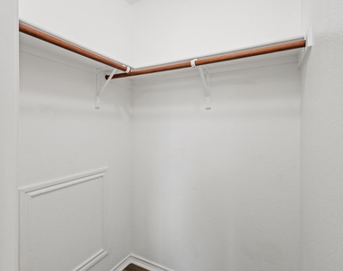 5315 Crimson Oaks Drive - Photo Thumbnail 16