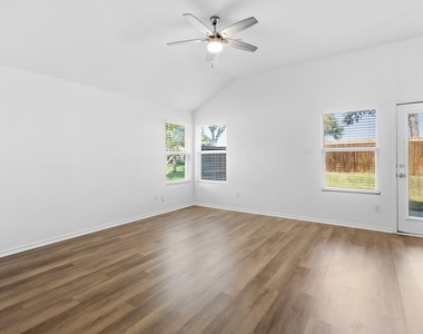5315 Crimson Oaks Drive - Photo Thumbnail 9
