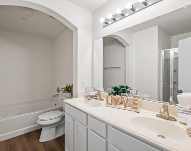 5315 Crimson Oaks Drive - Photo Thumbnail 12