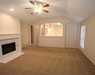 2920 Coventry Ln - Photo Thumbnail 7