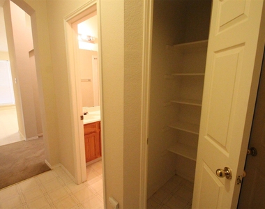 2920 Coventry Ln - Photo Thumbnail 18