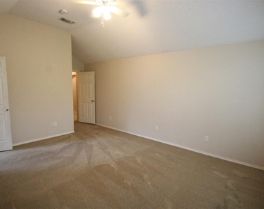 2920 Coventry Ln - Photo Thumbnail 13