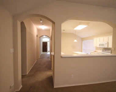 2920 Coventry Ln - Photo Thumbnail 8