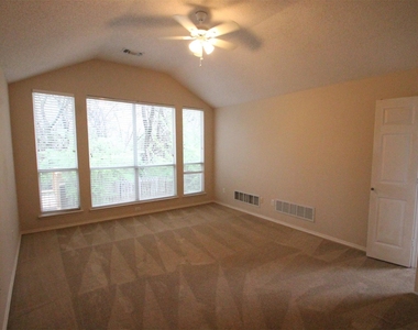 2920 Coventry Ln - Photo Thumbnail 12