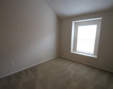 2920 Coventry Ln - Photo Thumbnail 19